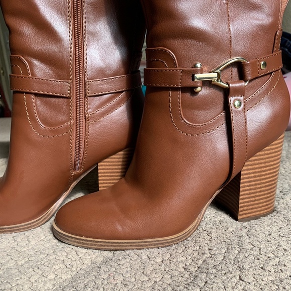 Unisa Brown Heel Boots and buckle trim Size 9M - Picture 4 of 8